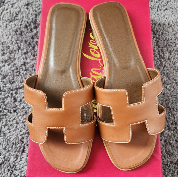 H Sandals - Picture 1 of 4